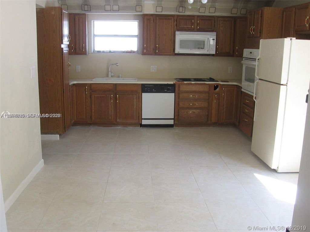 Photo of 1934 Rodman St #REAR UNIT, Hollywood, FL 33020 (MLS # A12004825)