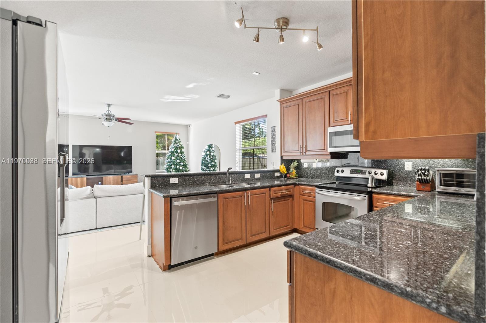 ISLANDS AT DORAL NORTHWES - Residential