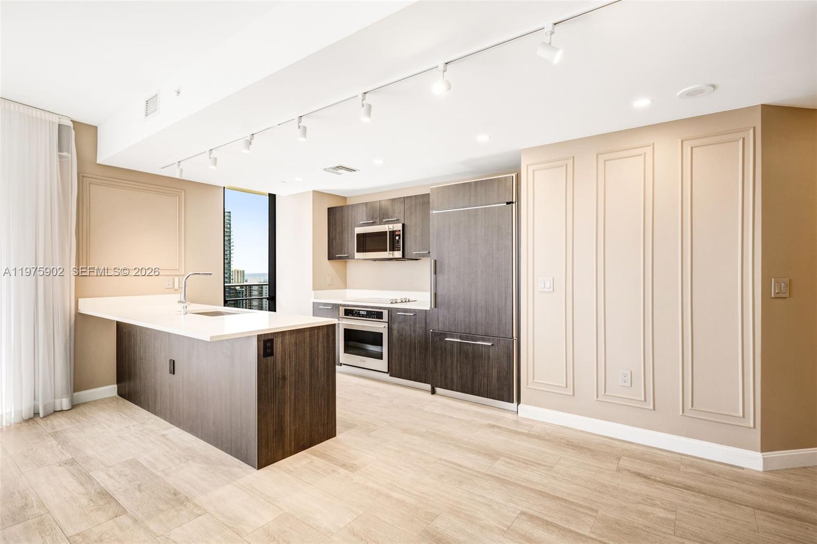 BRICKELL HEIGHTS EAST CON - Residential Lease