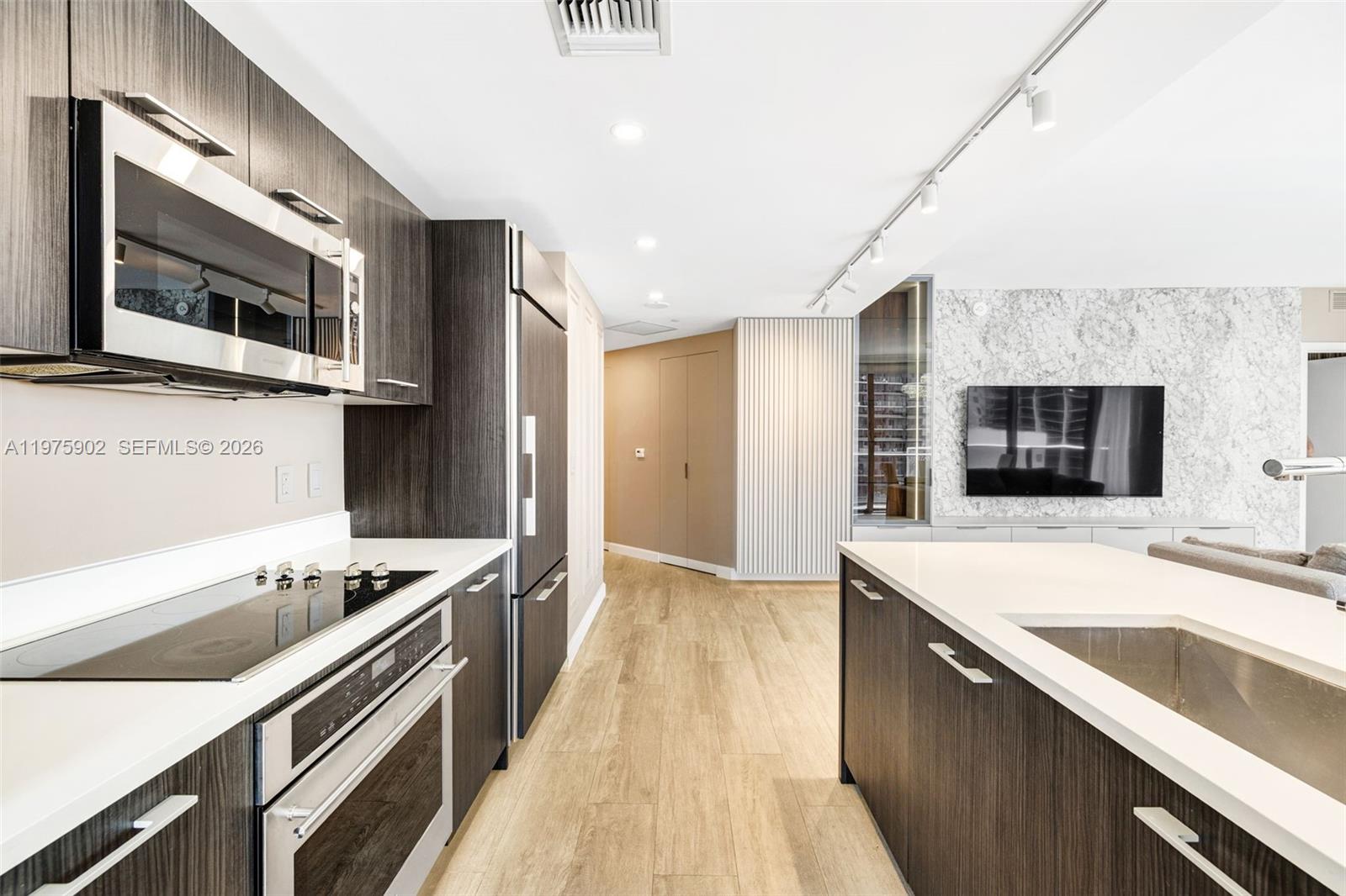 BRICKELL HEIGHTS EAST CON - Residential Lease