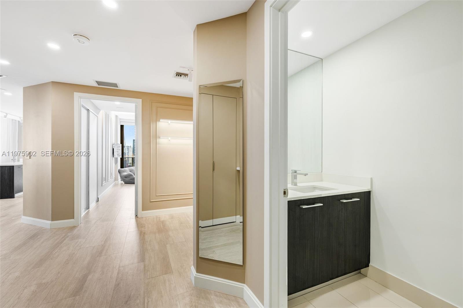 BRICKELL HEIGHTS EAST CON - Residential Lease