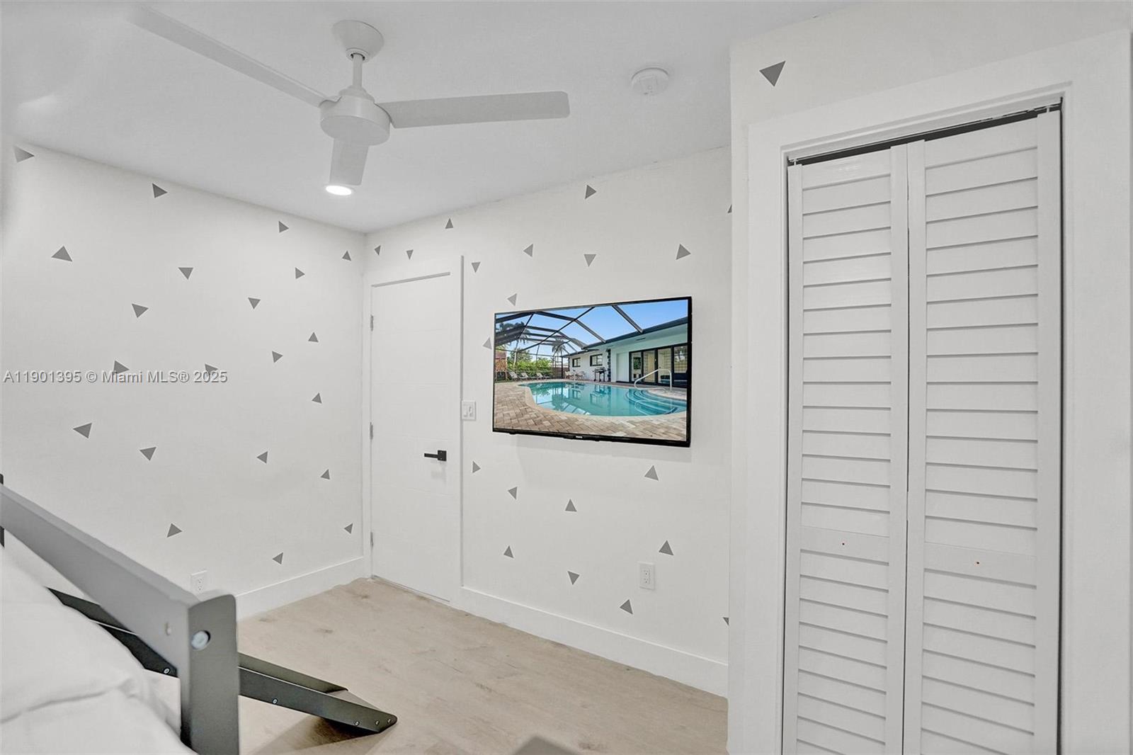 HOLLYWOOD LAKES SECTION - Residential Lease