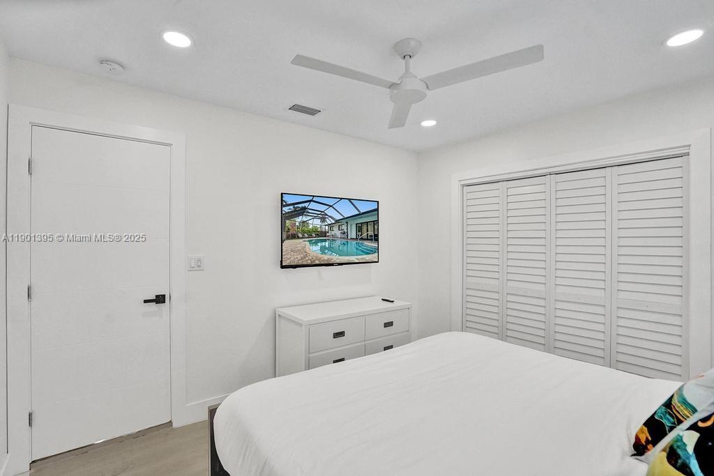 HOLLYWOOD LAKES SECTION - Residential Lease