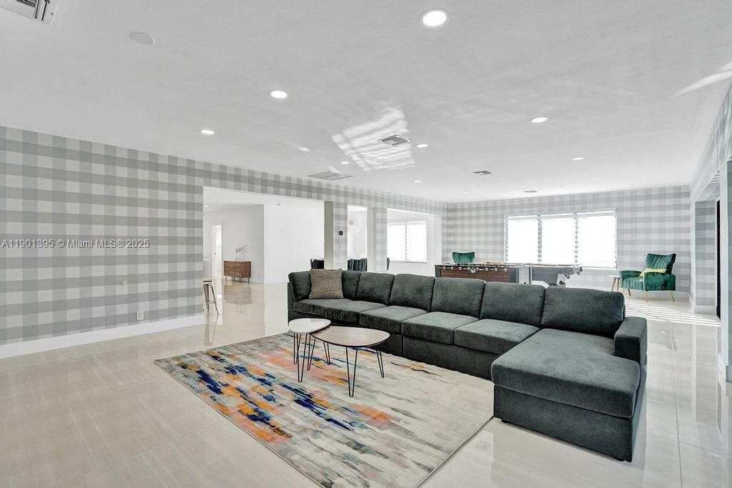 HOLLYWOOD LAKES SECTION - Residential Lease