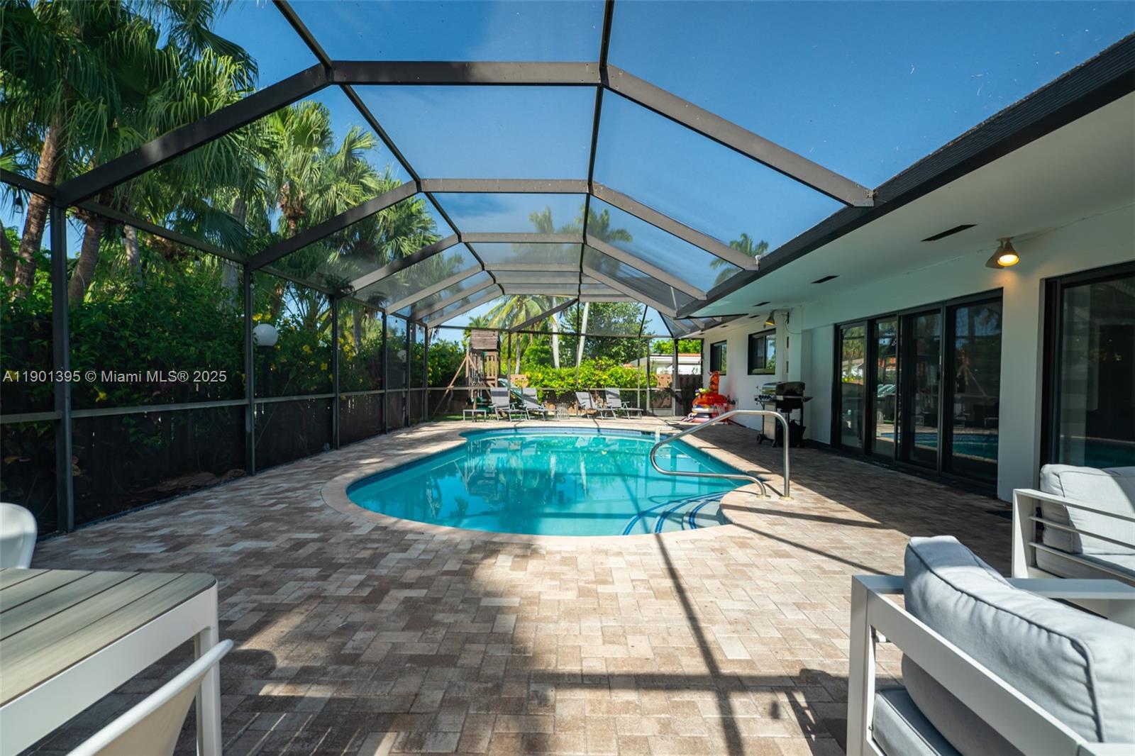 HOLLYWOOD LAKES SECTION - Residential Lease