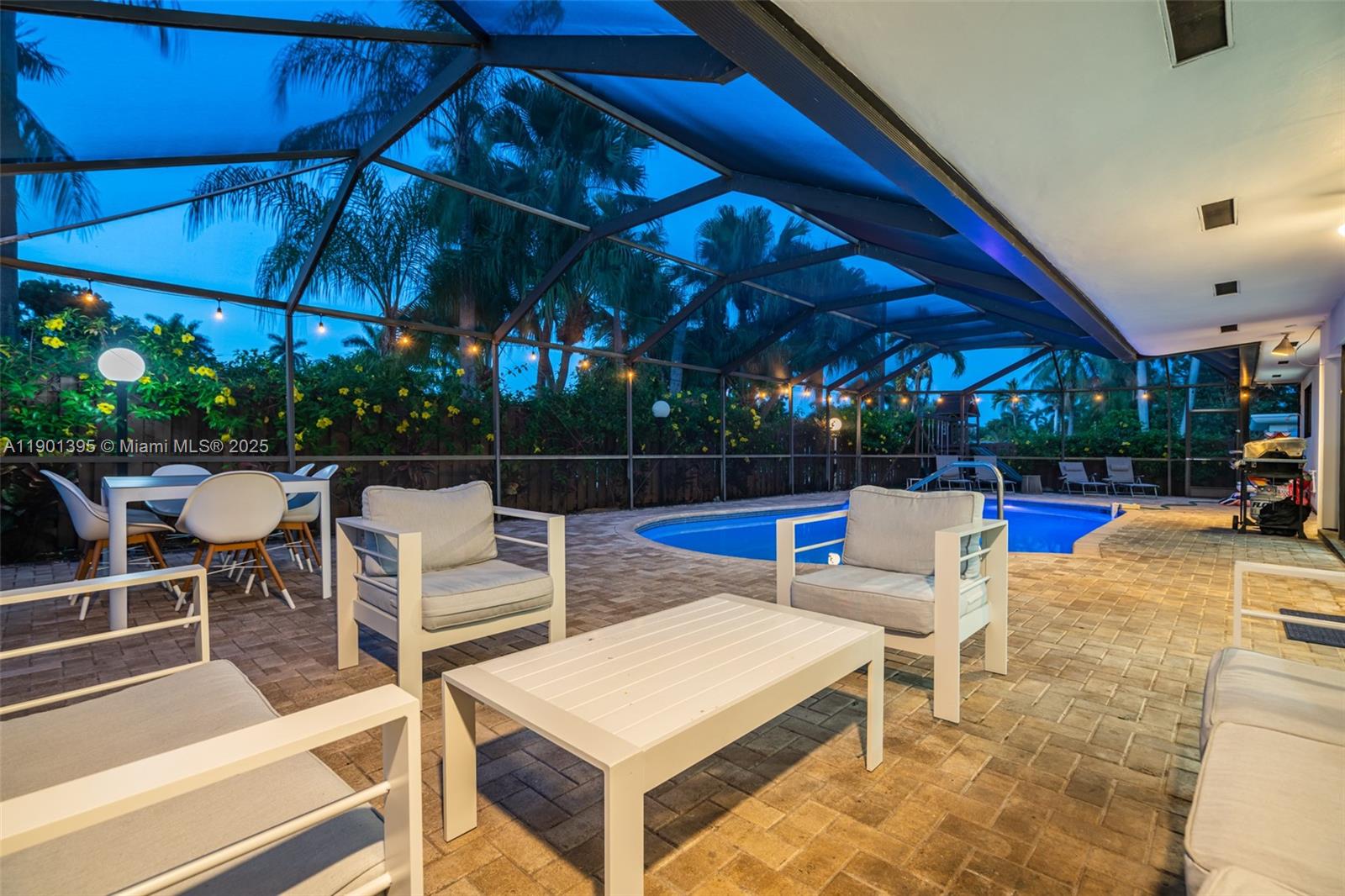 HOLLYWOOD LAKES SECTION - Residential Lease