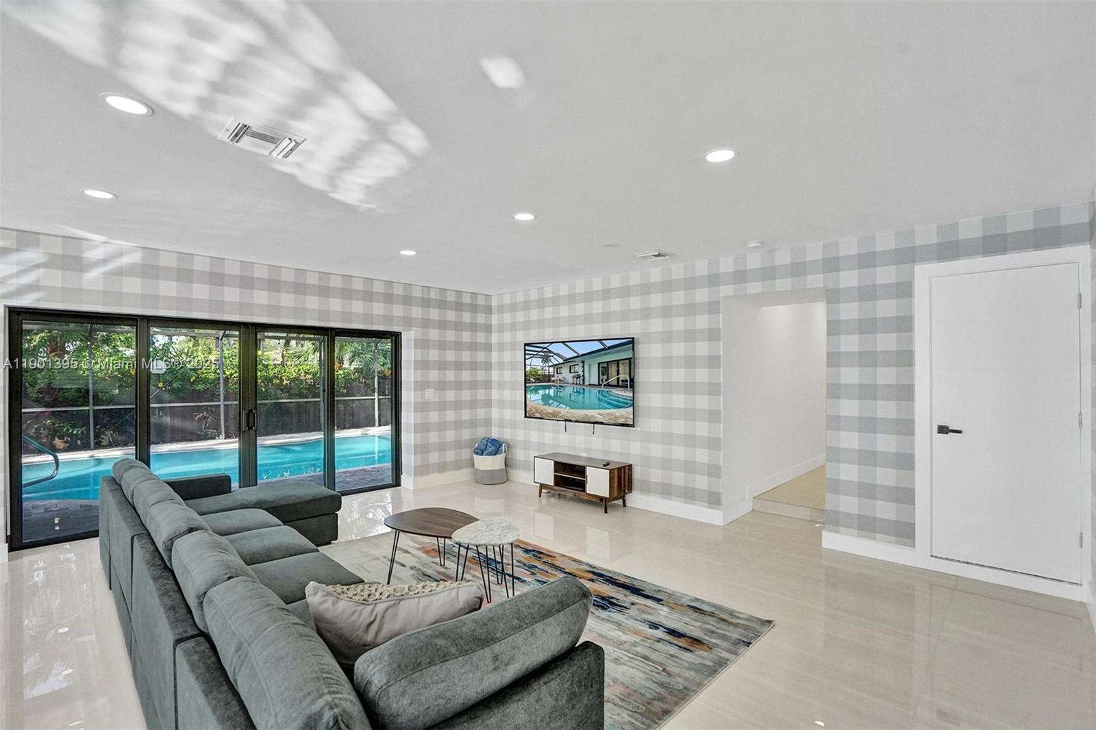 HOLLYWOOD LAKES SECTION - Residential Lease