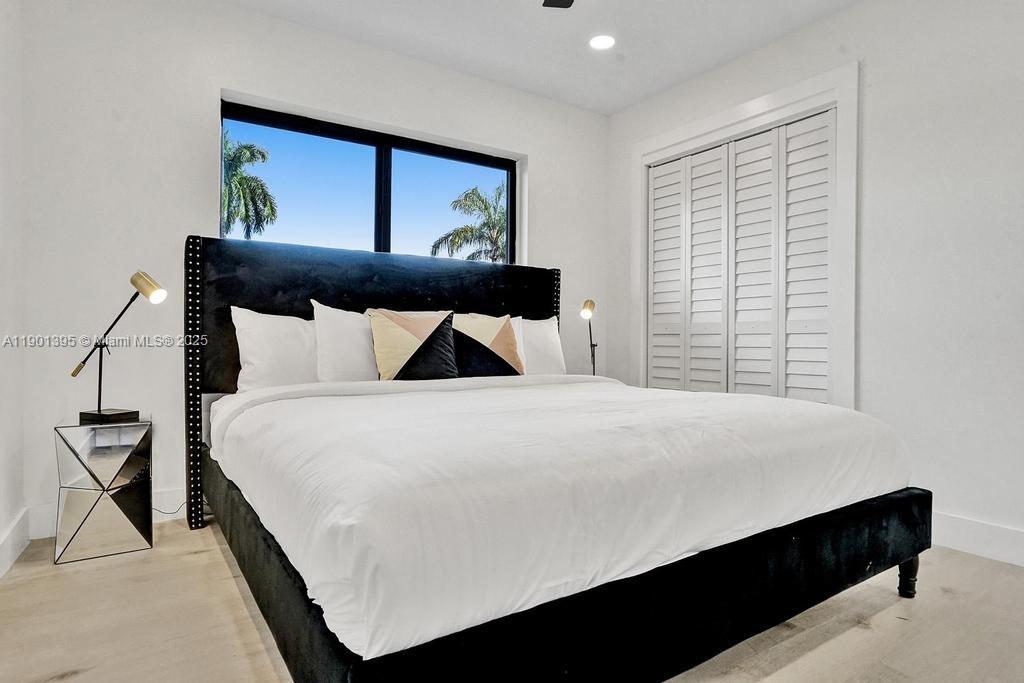 HOLLYWOOD LAKES SECTION - Residential Lease