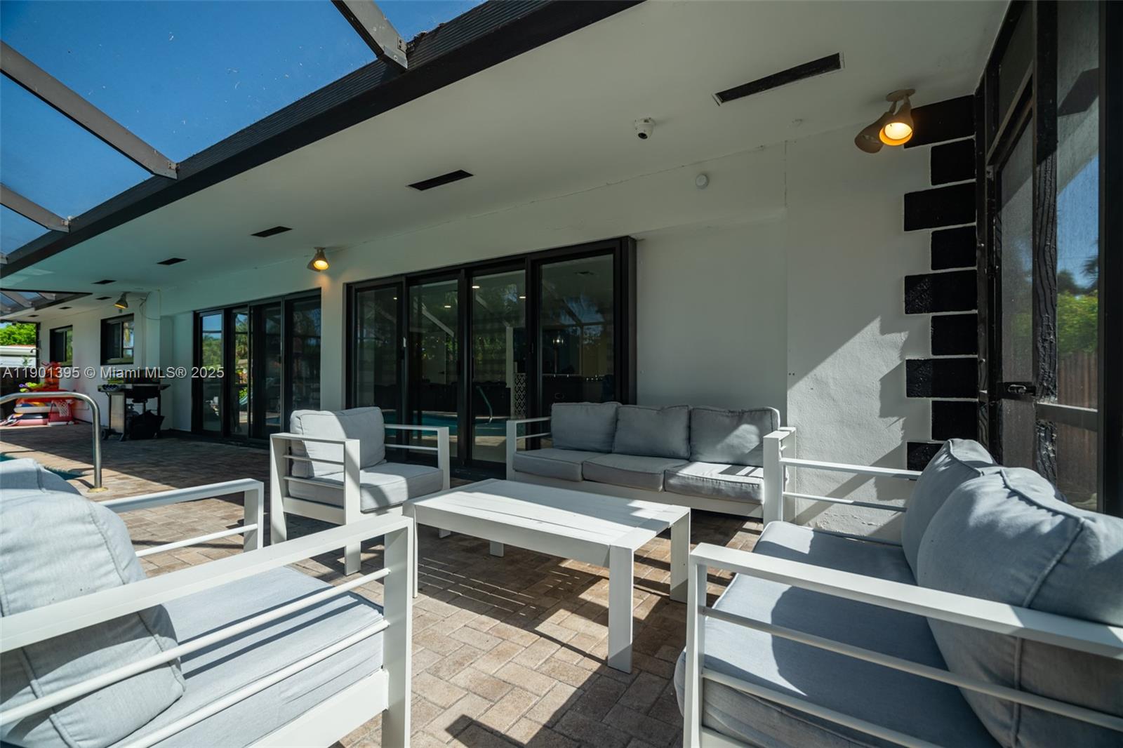 HOLLYWOOD LAKES SECTION - Residential Lease