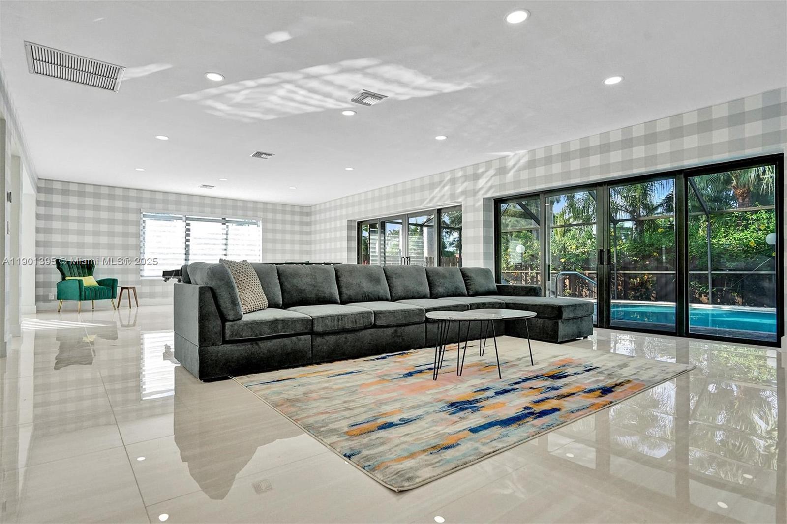 HOLLYWOOD LAKES SECTION - Residential Lease