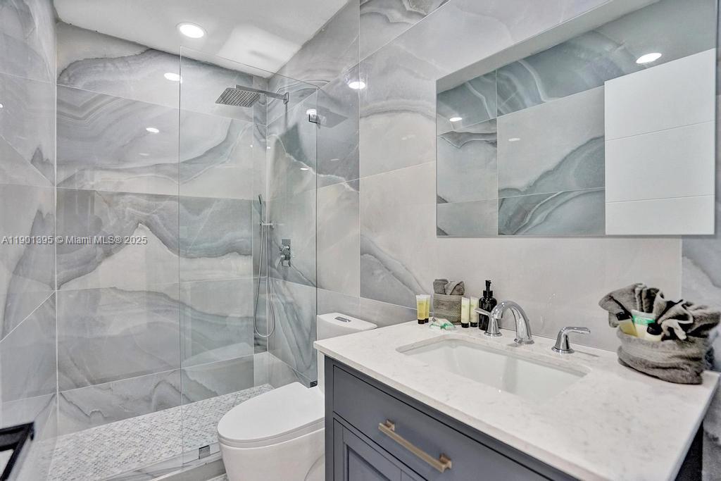 HOLLYWOOD LAKES SECTION - Residential Lease