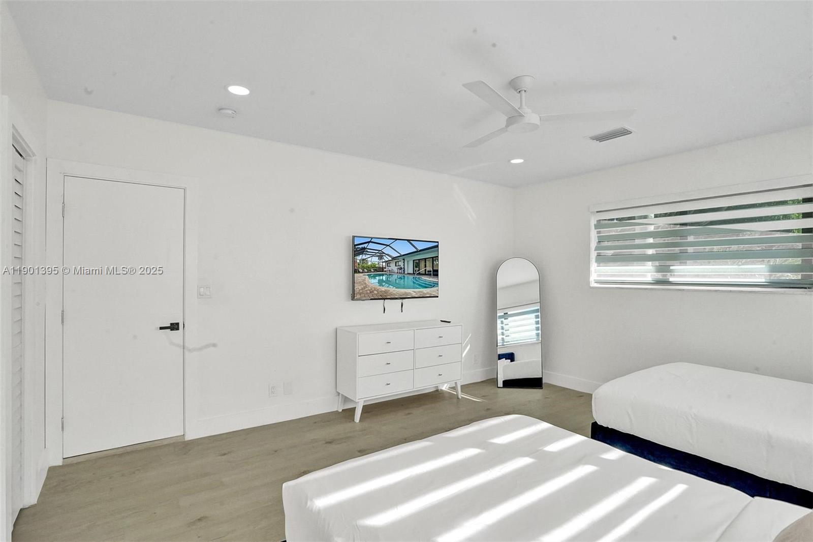 HOLLYWOOD LAKES SECTION - Residential Lease