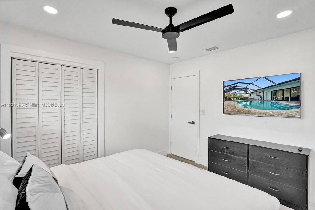 HOLLYWOOD LAKES SECTION - Residential Lease