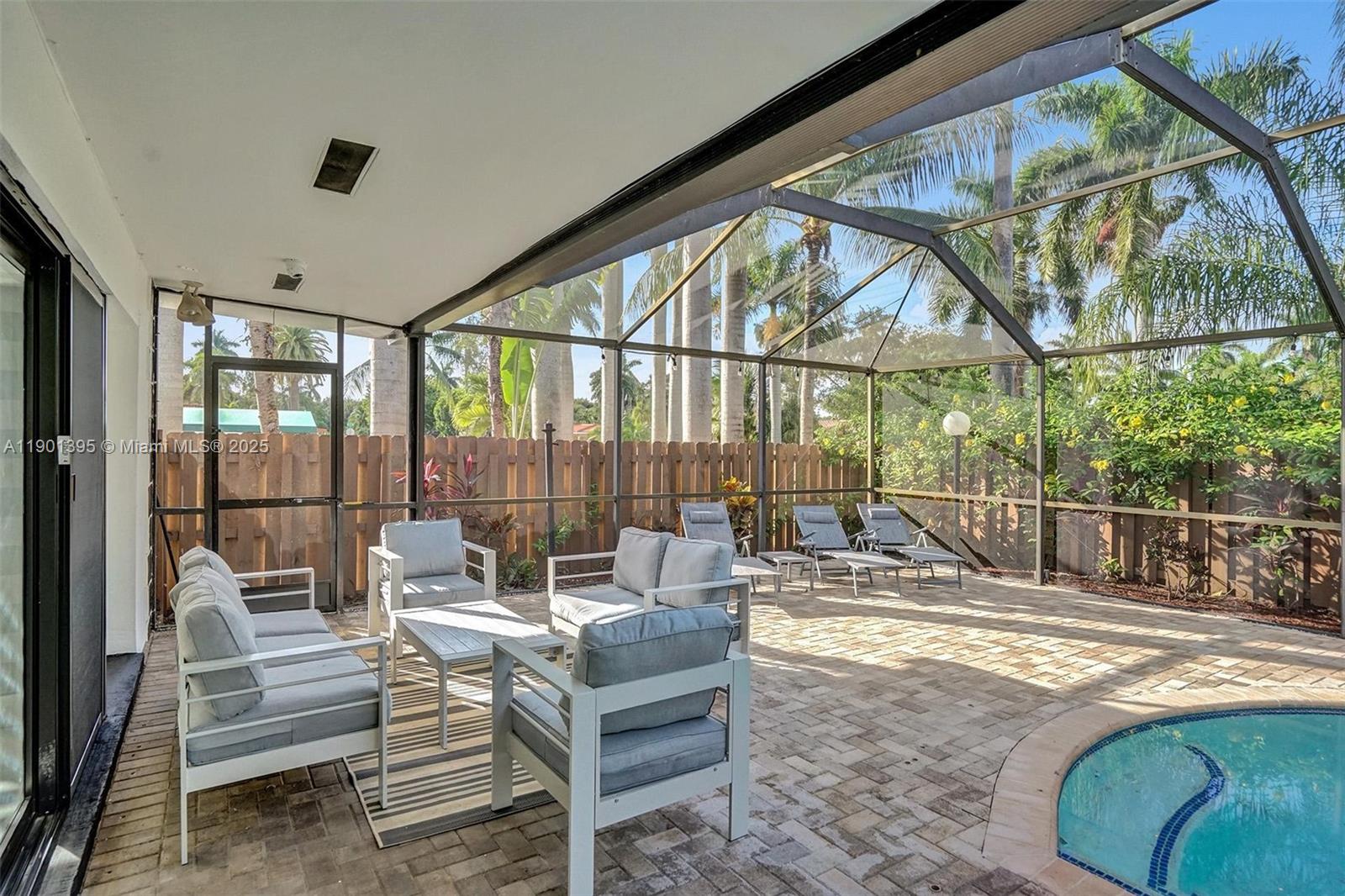 HOLLYWOOD LAKES SECTION - Residential Lease