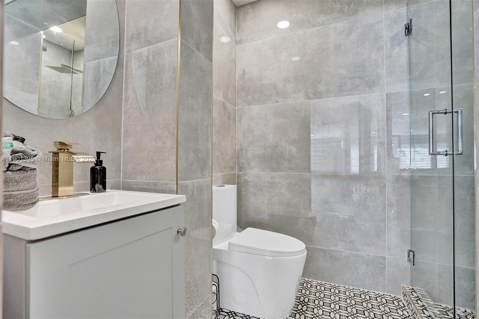 HOLLYWOOD LAKES SECTION - Residential Lease