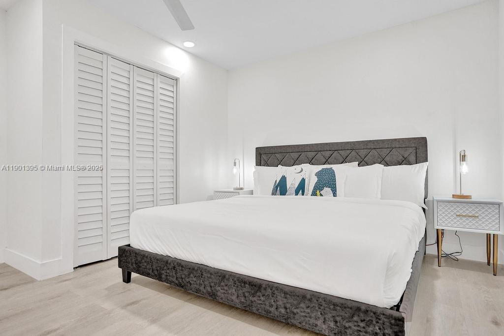 HOLLYWOOD LAKES SECTION - Residential Lease