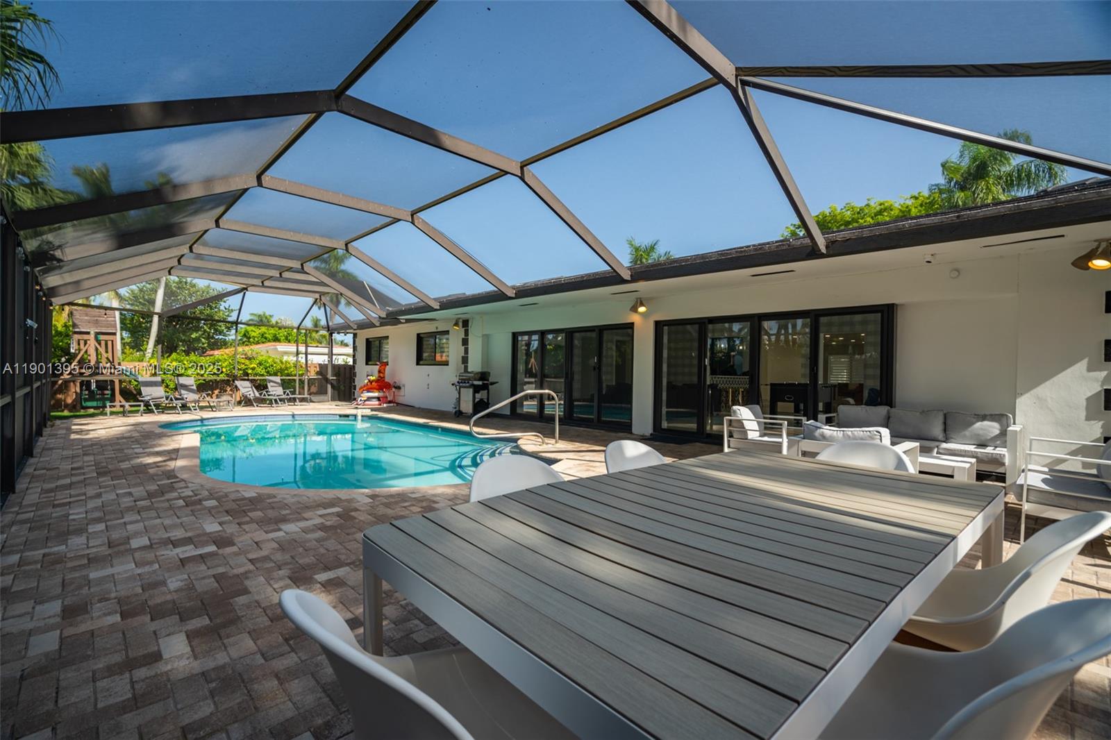 HOLLYWOOD LAKES SECTION - Residential Lease