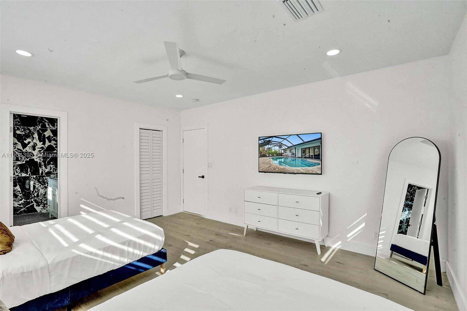 HOLLYWOOD LAKES SECTION - Residential Lease