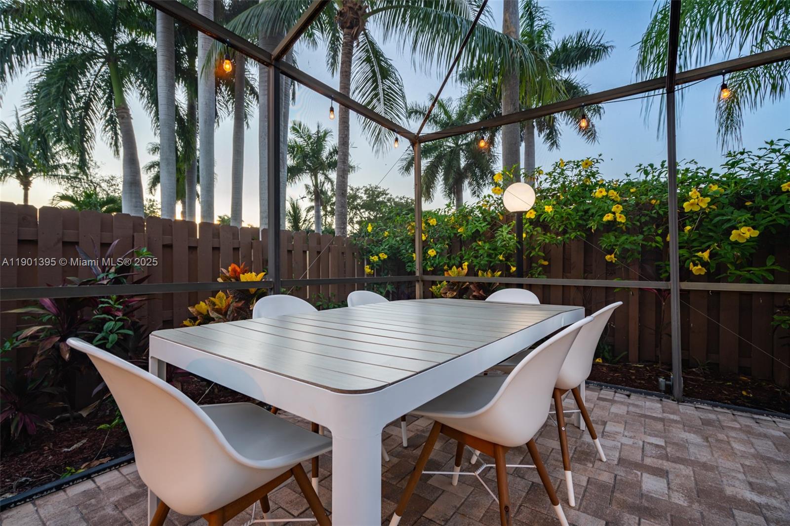 HOLLYWOOD LAKES SECTION - Residential Lease