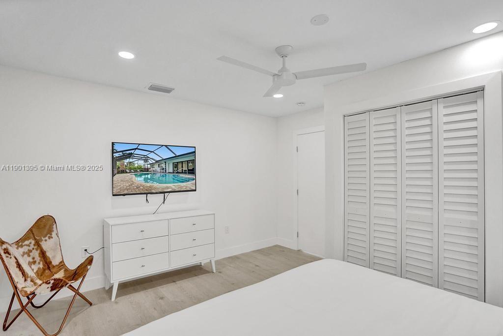 HOLLYWOOD LAKES SECTION - Residential Lease