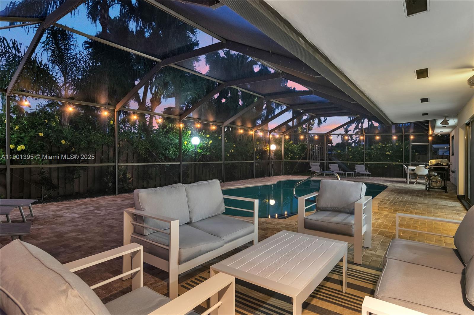 HOLLYWOOD LAKES SECTION - Residential Lease