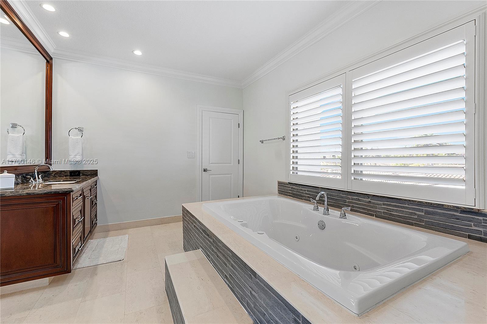 CORAL KEY VILLAS 6TH SEC - Residential