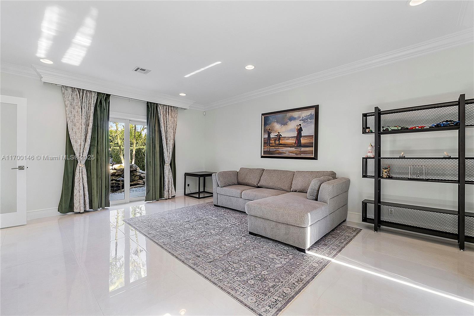 CORAL KEY VILLAS 6TH SEC - Residential