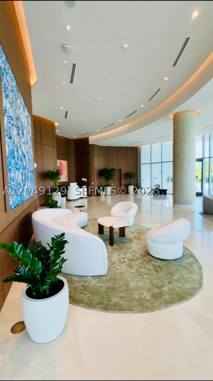 2411 Laguna Circle North 1411