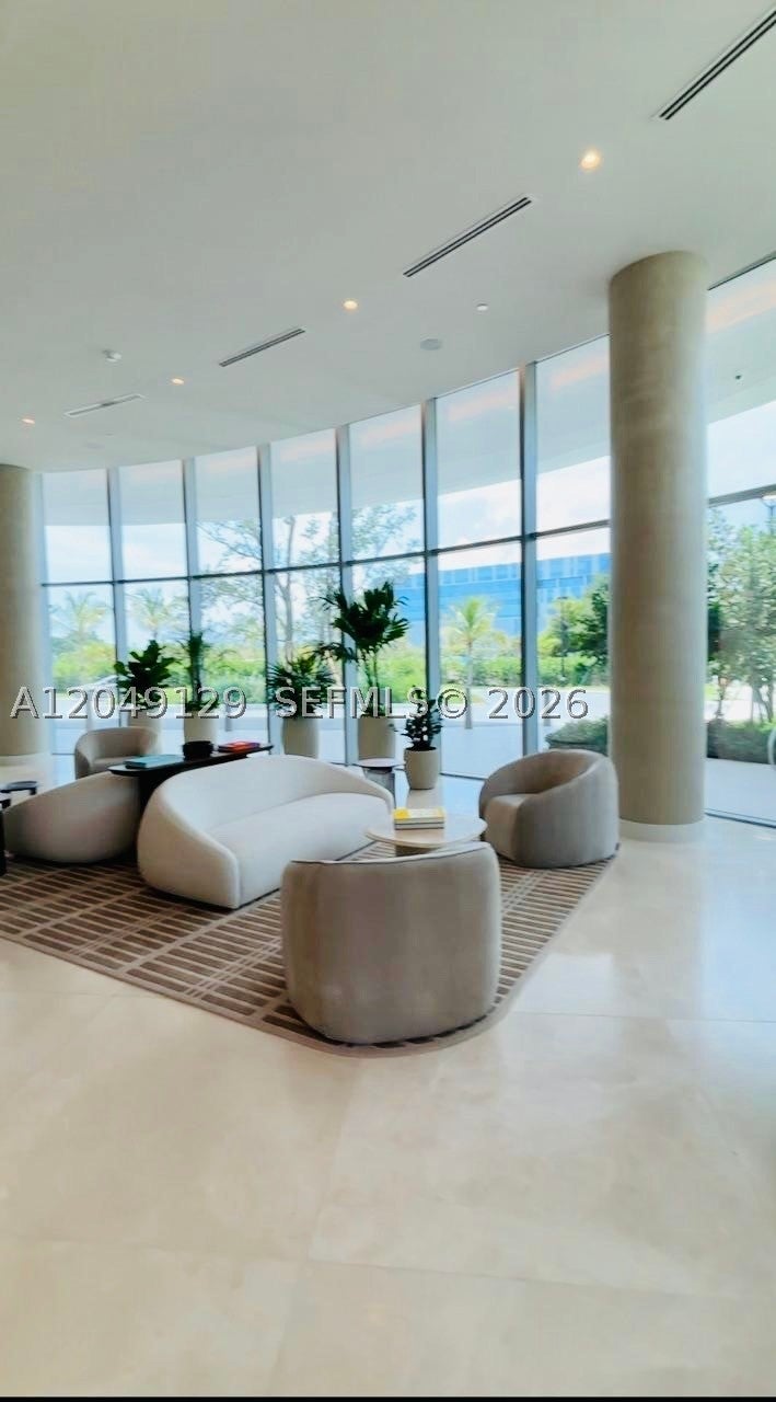 2411 Laguna Circle North 1411