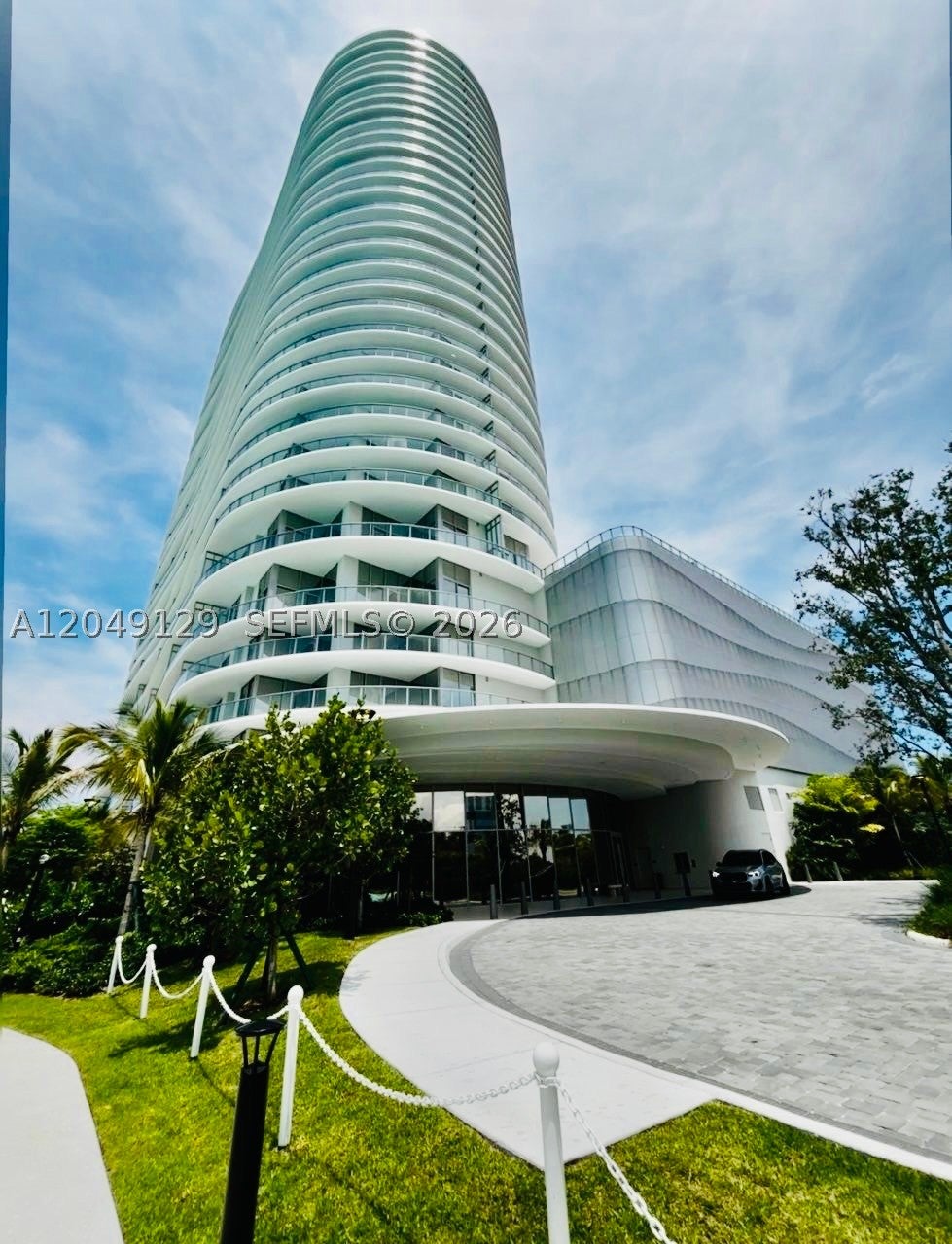 2411 Laguna Circle North 1411