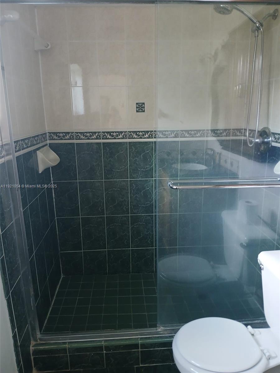 LAKEWOOD ON THE GREEN SEC - Residential Lease