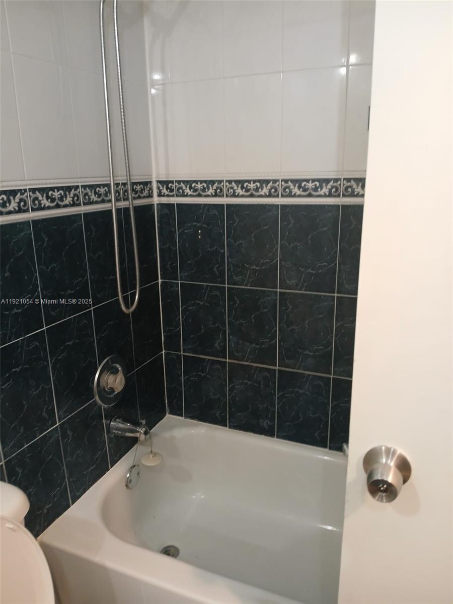 LAKEWOOD ON THE GREEN SEC - Residential Lease