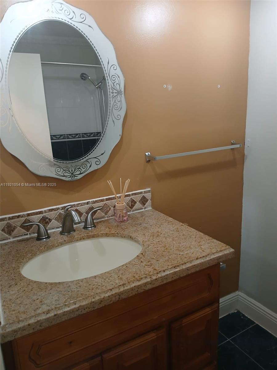 LAKEWOOD ON THE GREEN SEC - Residential Lease