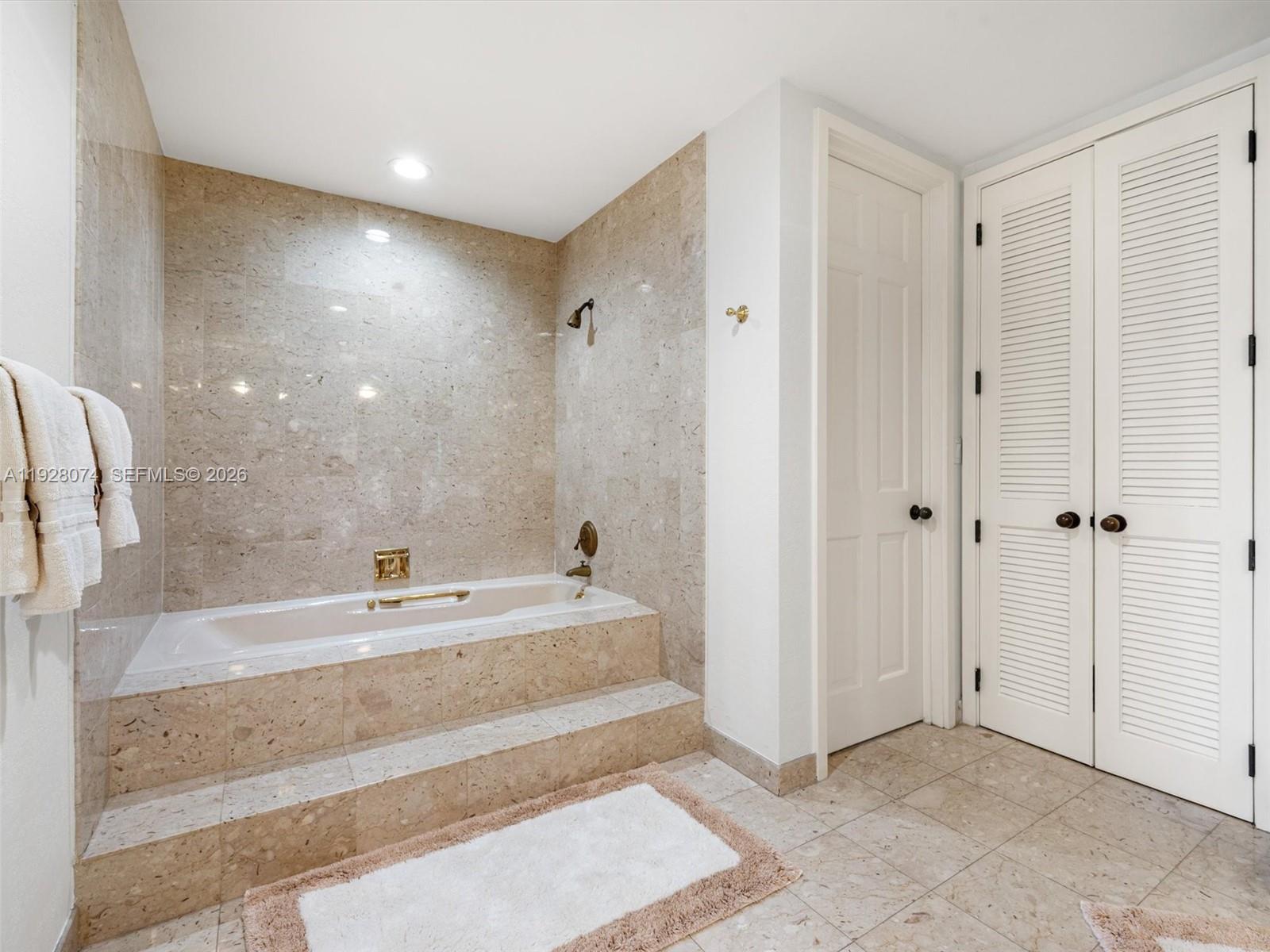 OCEANSIDE @ FISHER ISL CO - Residential