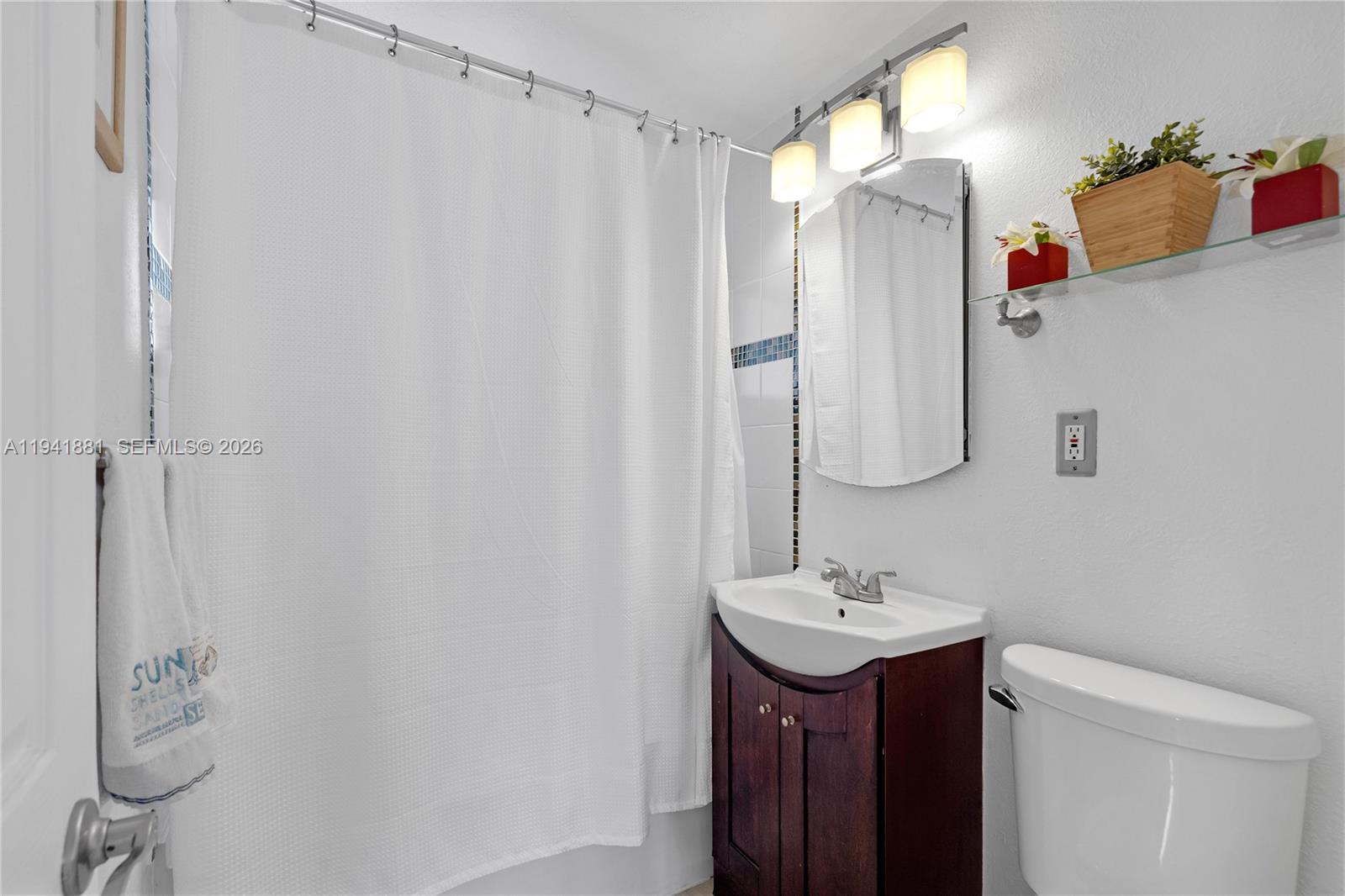 LAUDERDALE ISLES NO 2-BLK - Residential