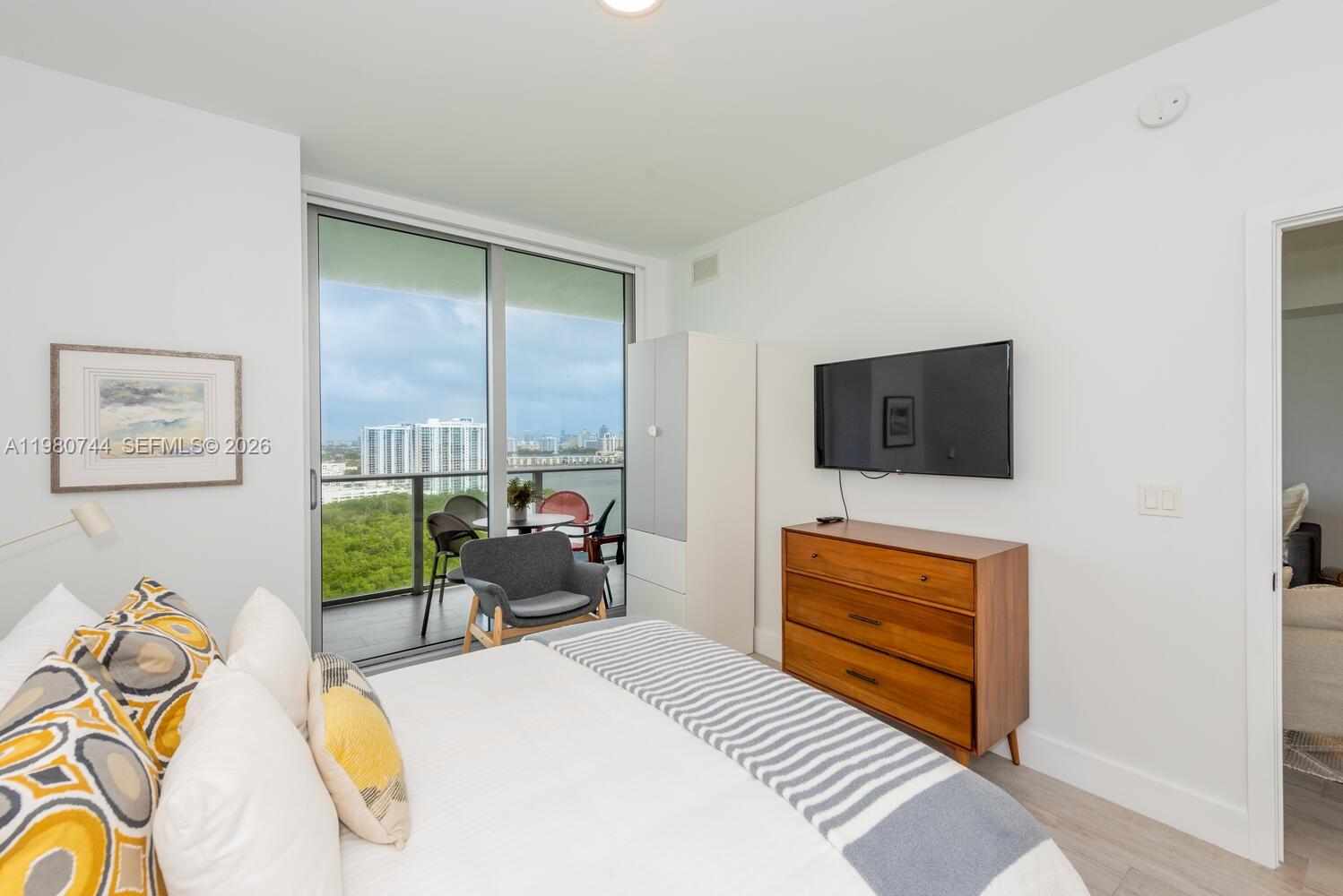 THE HARBOUR NORTH CONDO - Residential Lease