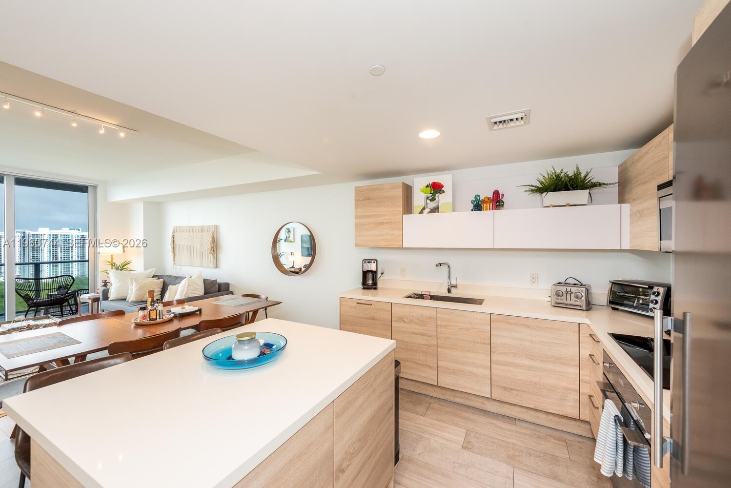 THE HARBOUR NORTH CONDO - Residential Lease