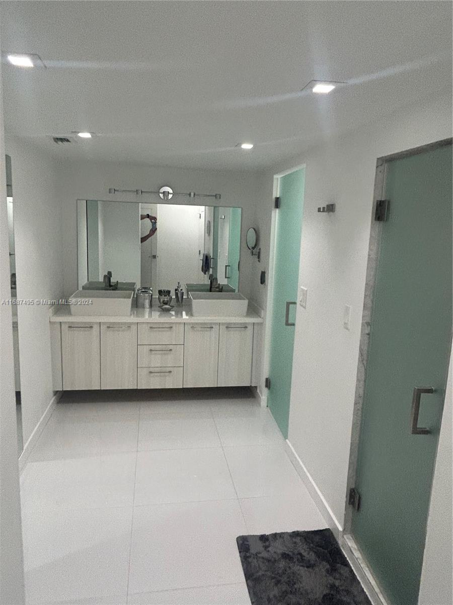 MALAGA TOWERS CONDO - Residential