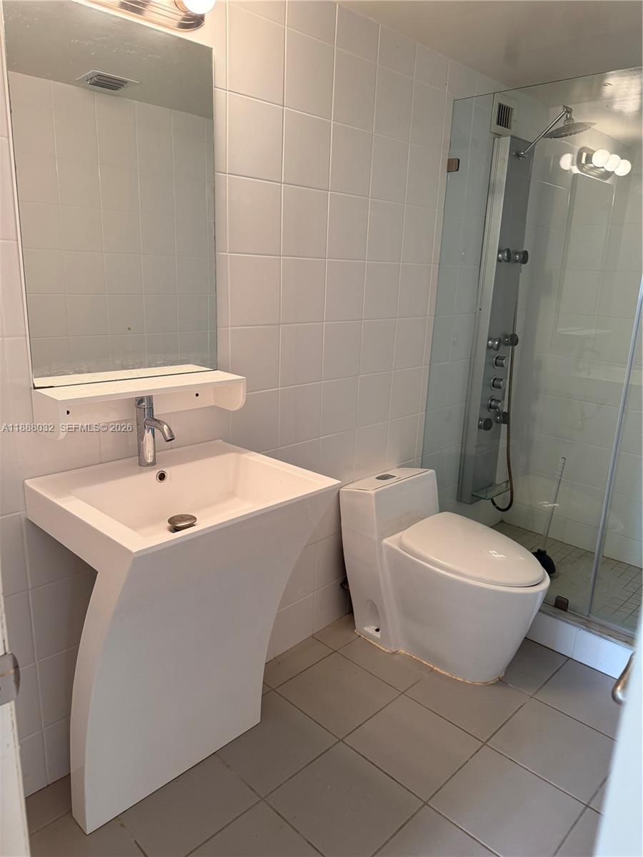 PLAZA TOWERS SOUTH CONDO - Residential