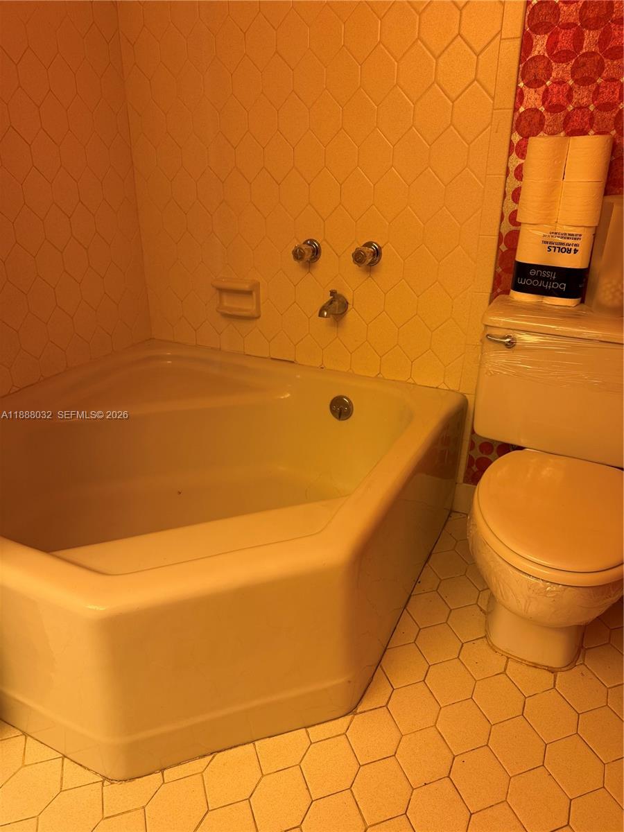 PLAZA TOWERS SOUTH CONDO - Residential