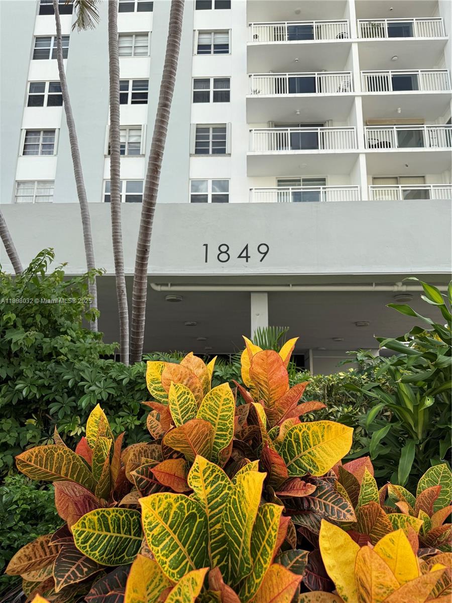 PLAZA TOWERS SOUTH CONDO - Residential