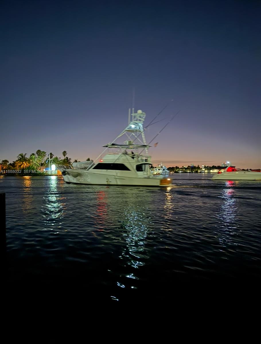 PLAZA TOWERS SOUTH CONDO - Residential