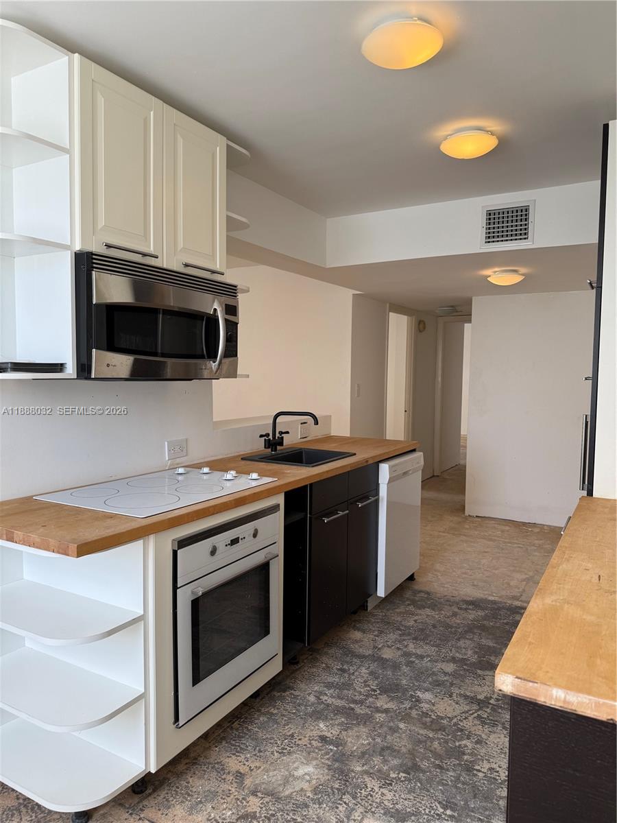 PLAZA TOWERS SOUTH CONDO - Residential