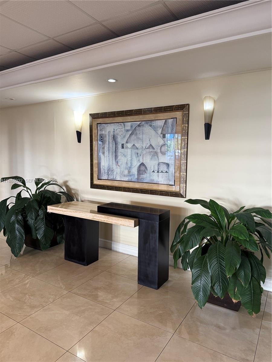 PLAZA TOWERS SOUTH CONDO - Residential