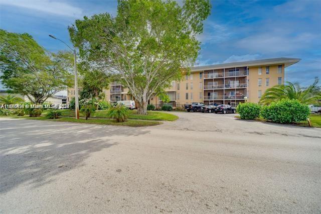 Spectacular 1-bedroom, 1-bath unit features 850 square feet of living space, open kitchen, large main living area, and a large sized walk-in closet. It also offers an extensive balcony that provides a pool view. Fenced complex includes a laundry room conveniently located on the same floor, guest parking, a swimming pool, and a clubhouse. This all age community has a low monthly maintenance.