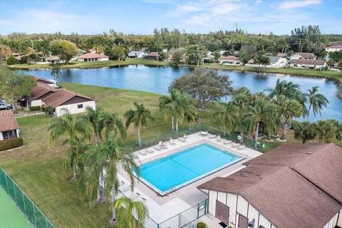 Photo of 78 Via De Casas Norte, Boynton Beach, FL 33426 (MLS # A11864618)