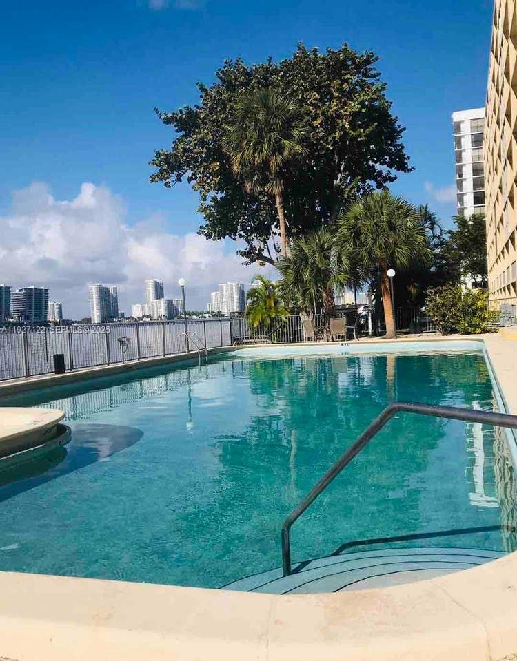 FAIRVIEW HOUSE CONDO - Residential