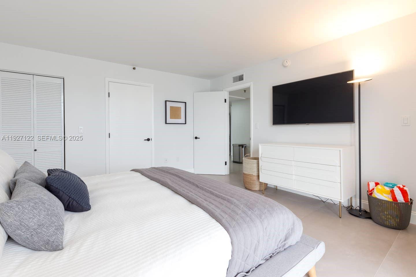 FAIRVIEW HOUSE CONDO - Residential