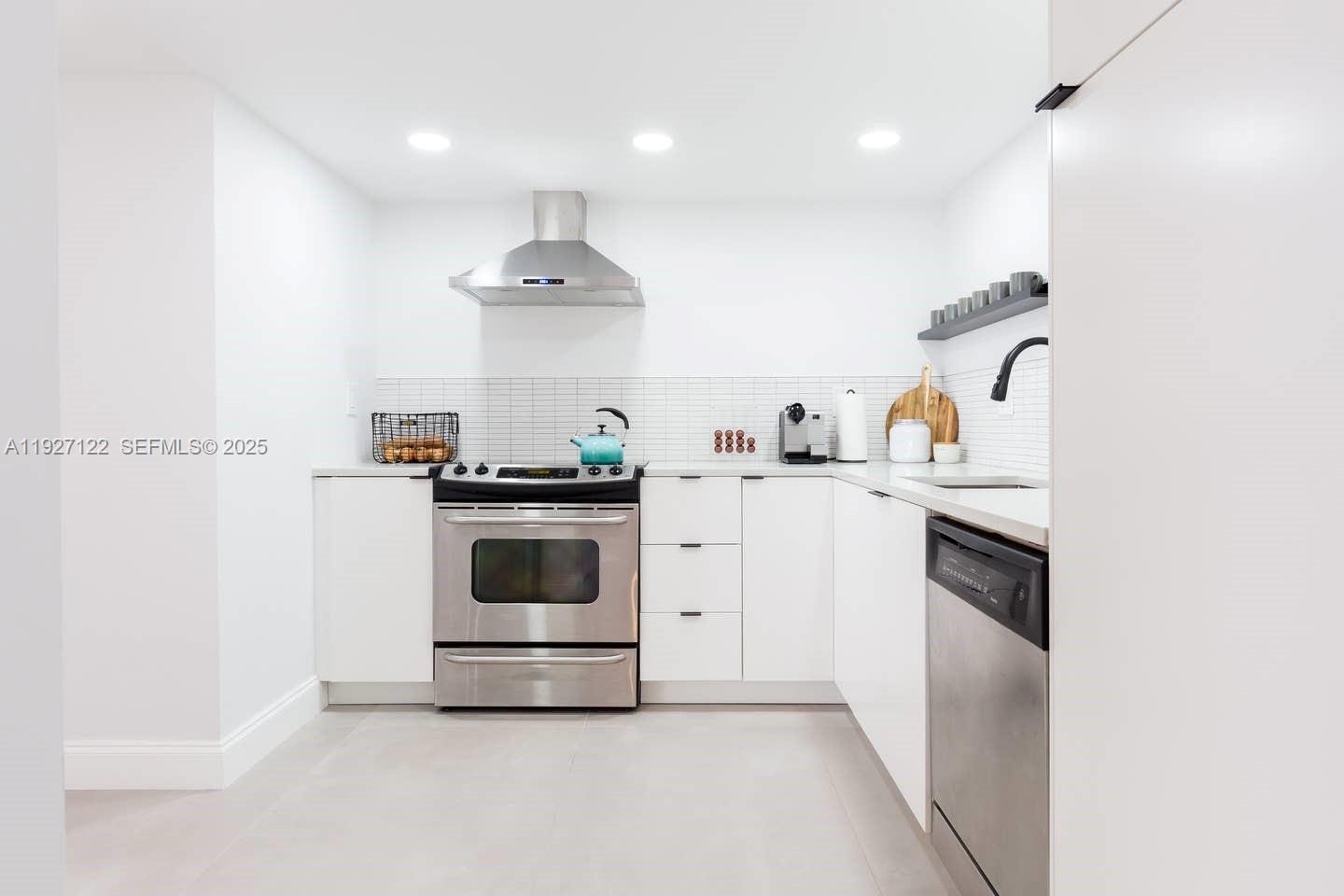 FAIRVIEW HOUSE CONDO - Residential