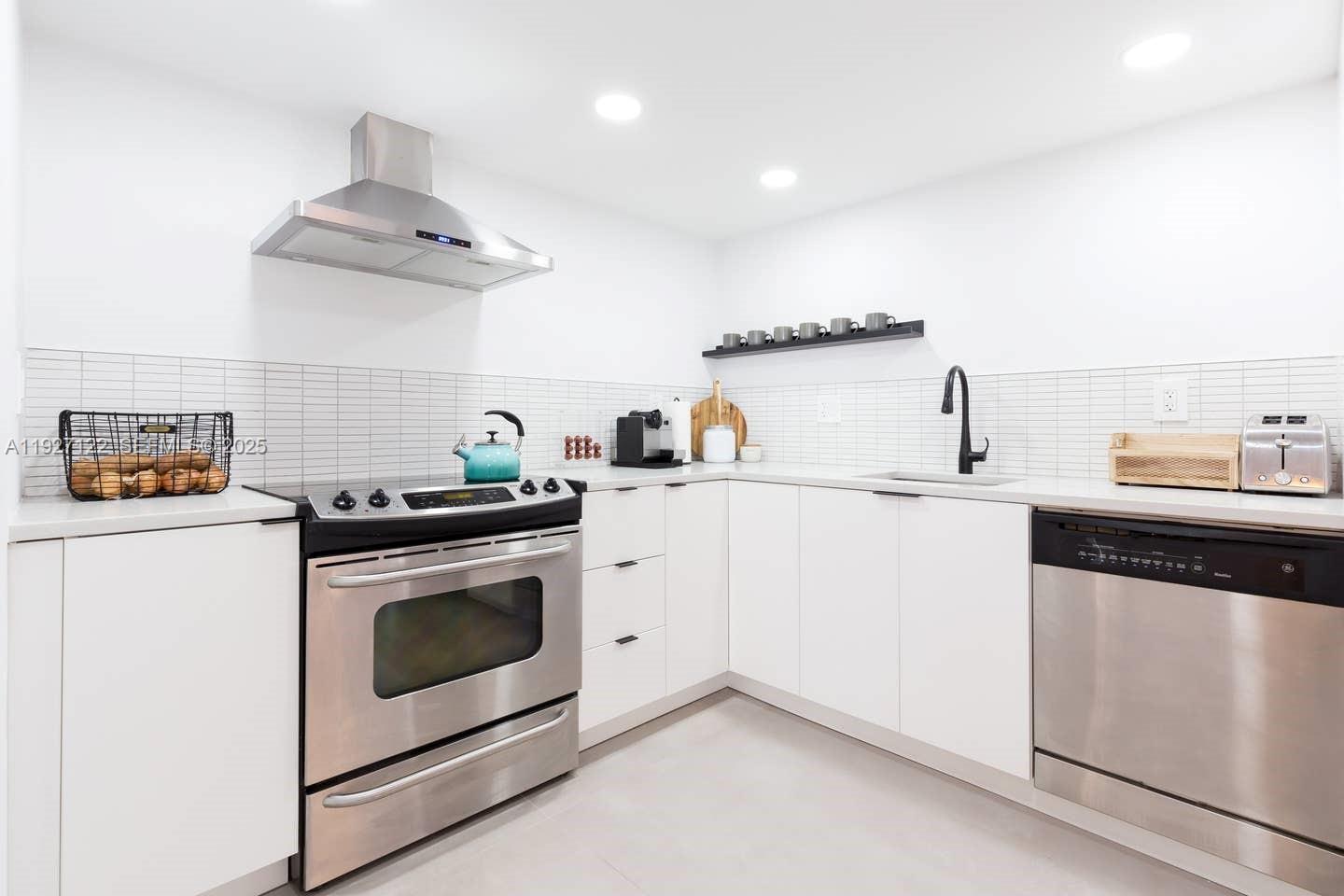 FAIRVIEW HOUSE CONDO - Residential